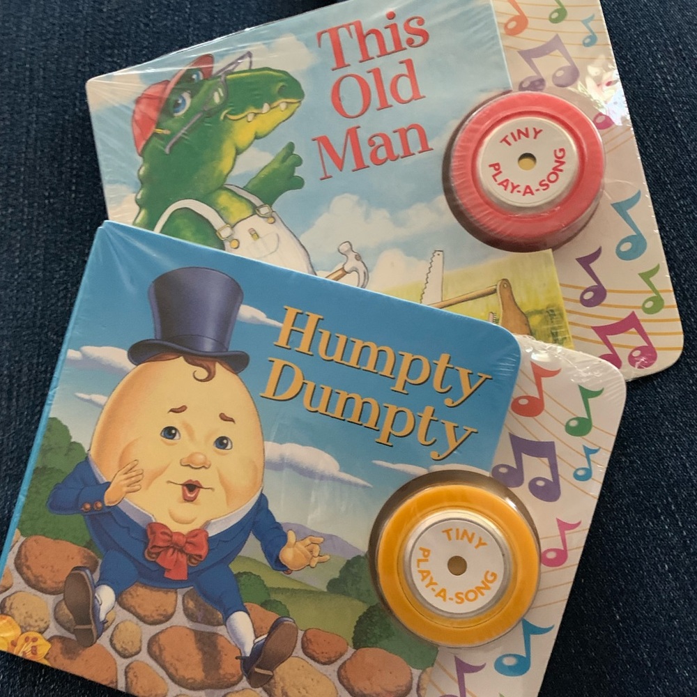 “TOYS R US” 2 Music Cardboard Books - Discontinued NWOT